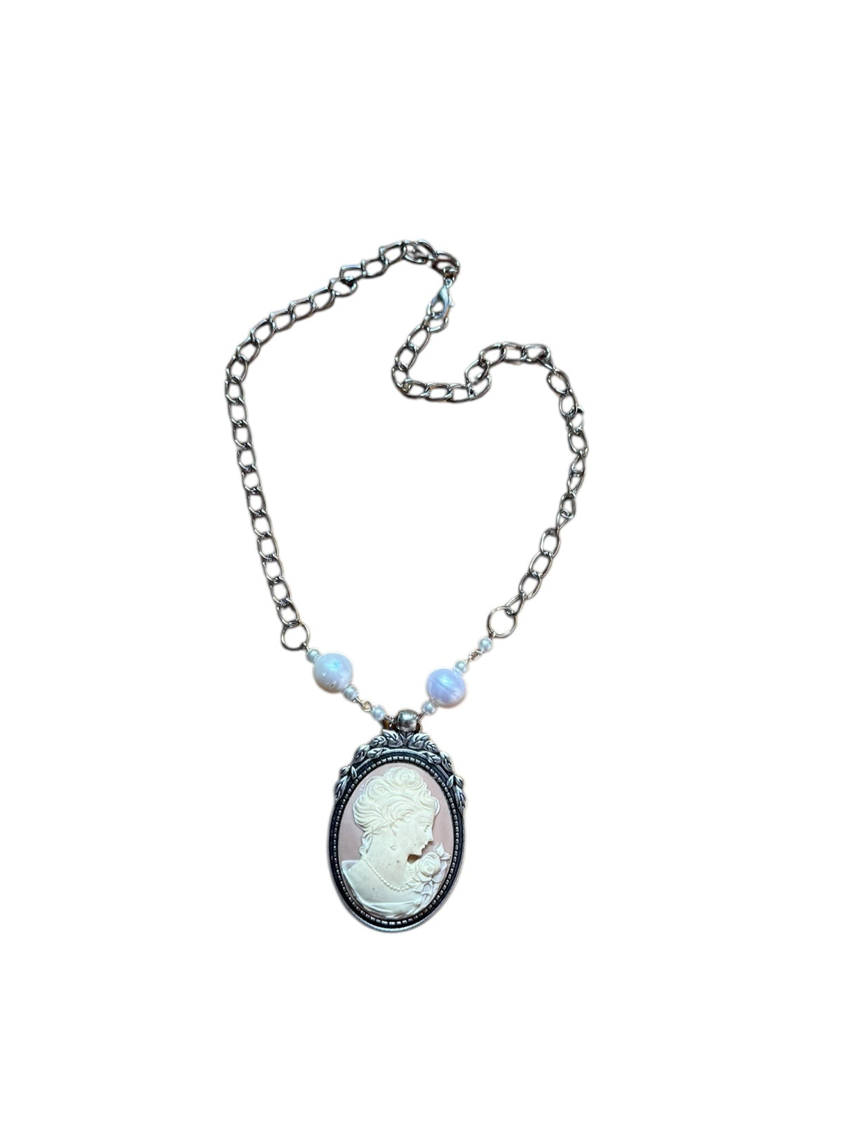 cameo necklace 。𖦹°‧