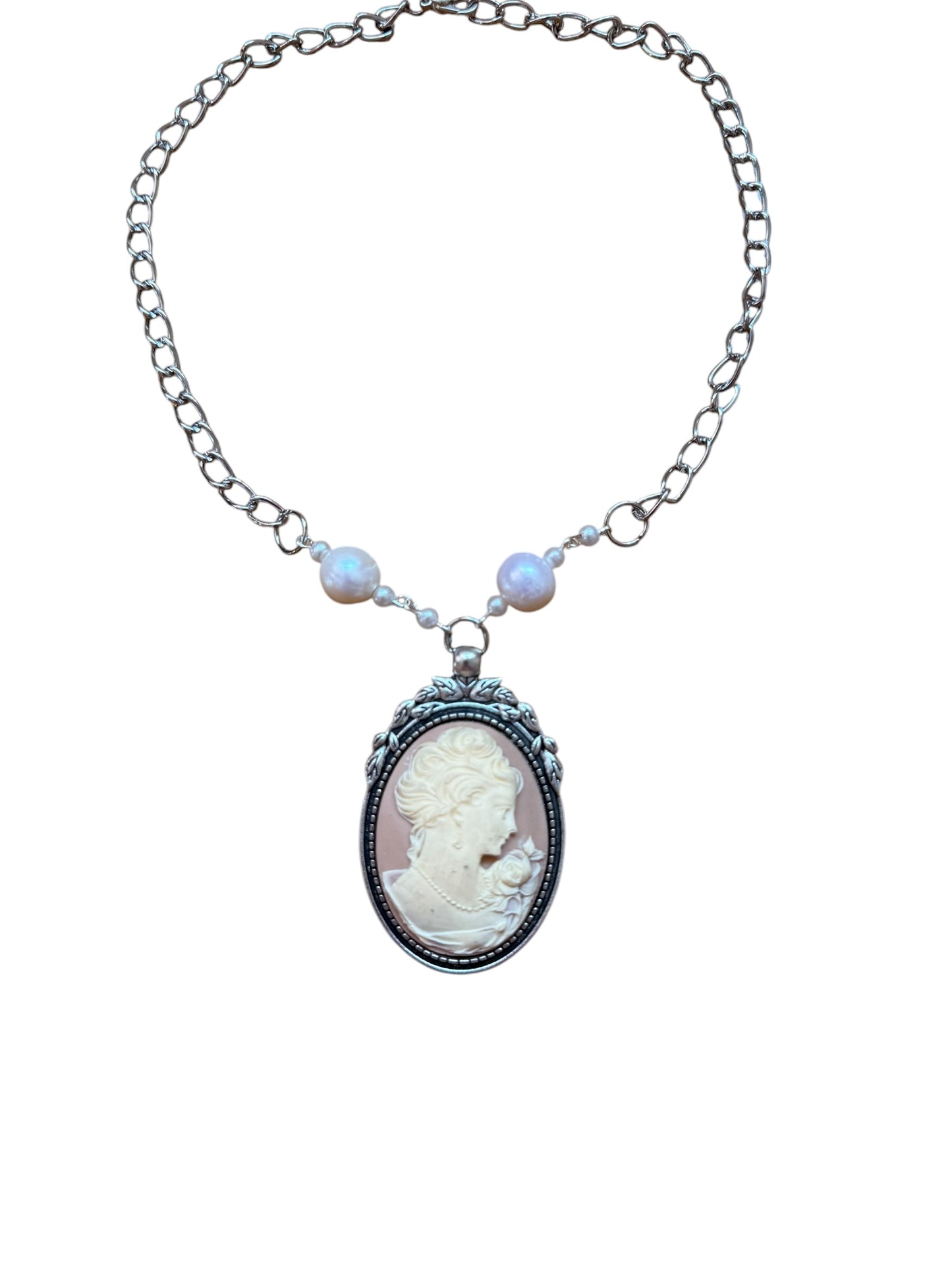 cameo necklace 。𖦹°‧