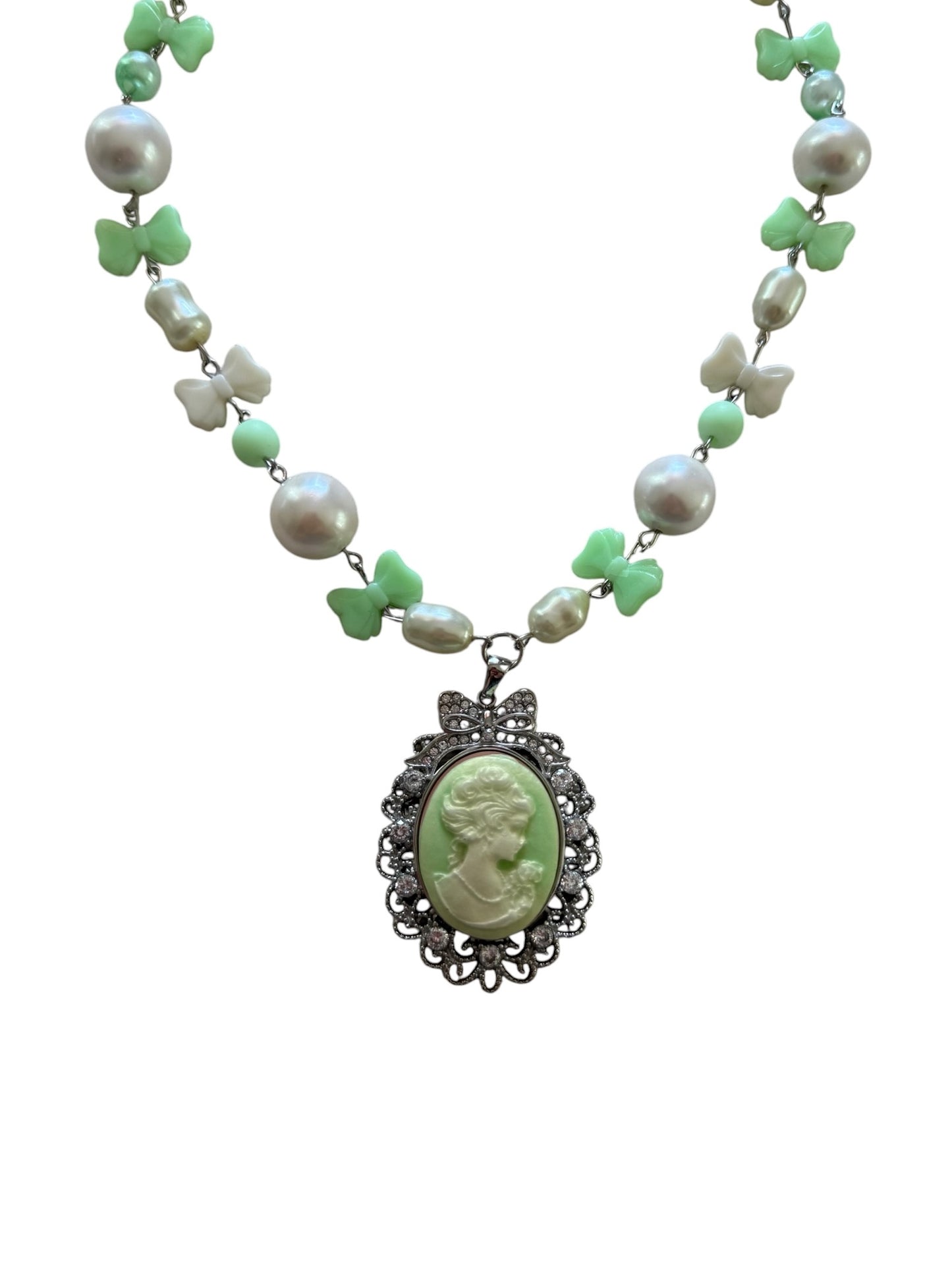 mint cameo necklace ｡𖦹°‧