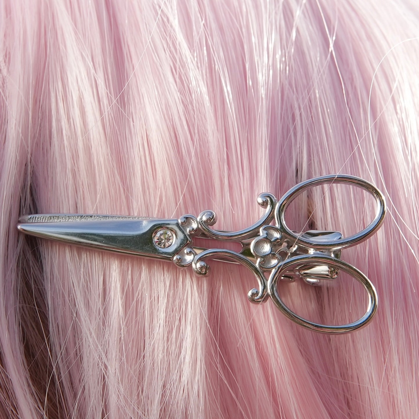 scissor hair clip ｡𖦹°‧