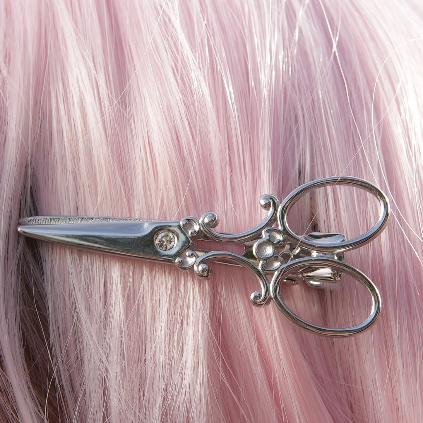 scissor hair clip ｡𖦹°‧